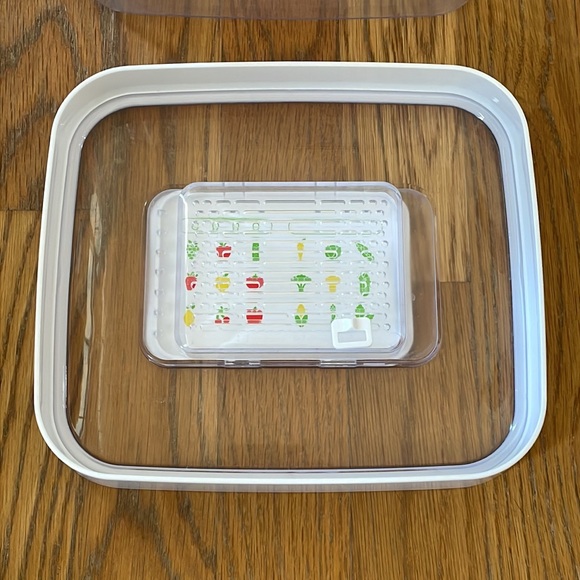 OXO Good Grips Produce Keeper 4.3 QT/ 4 L - Picture 5 of 8